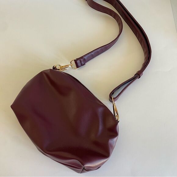 Plum Crossbody - New without tags - Picture 2 of 5